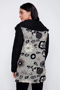 La veste bouclée à broderies florales
