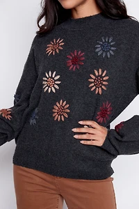 Le pull à broderie florale
