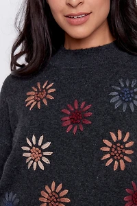 Le pull à broderie florale