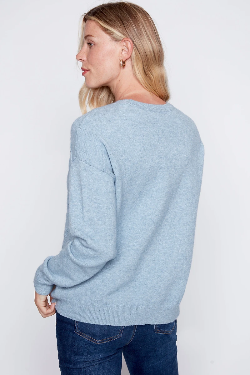 Le pull brodé de fleurs ton sur