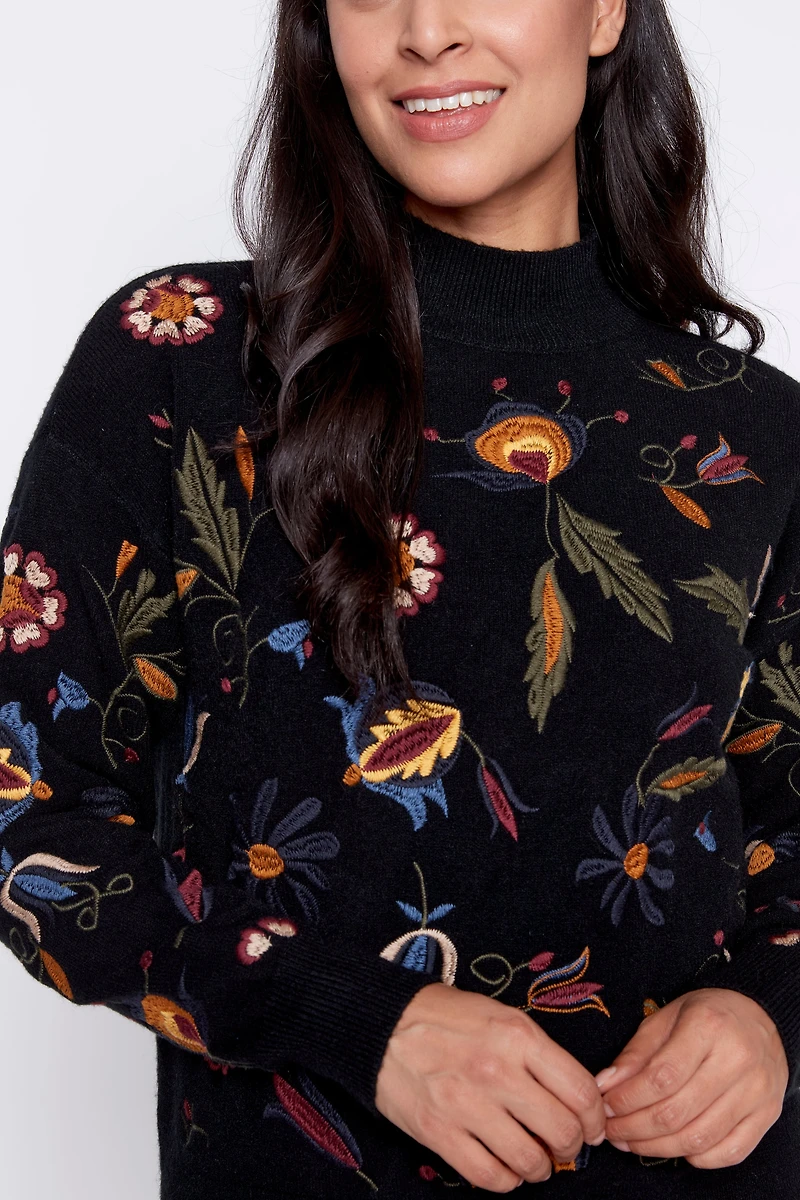 Le pull brodé de feuilles florales