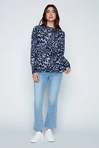 Le pull à col montant imprimé cils