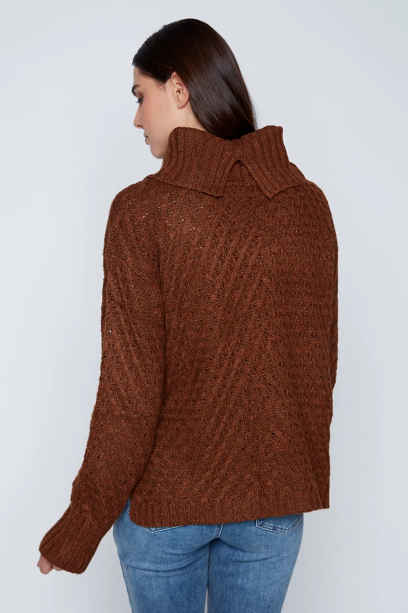 Le pull côtelé à torsades diagonales