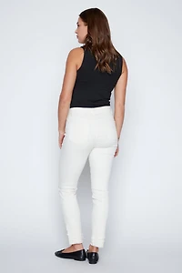 Le pantalon à ourlet effiloché