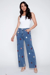 Le jean brodé de fleurs