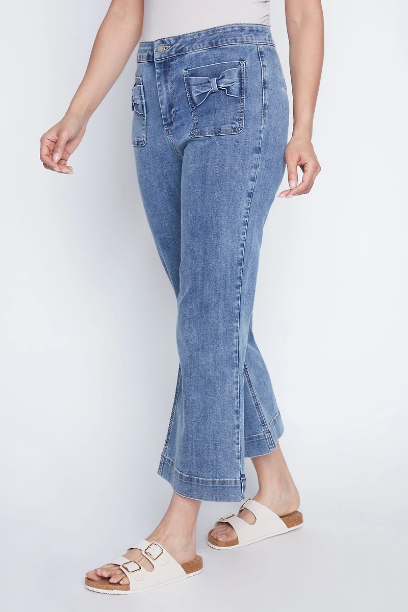 Le jean à jambes évasées et poches nœud