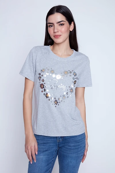 Le T-shirt à motif floral printanier