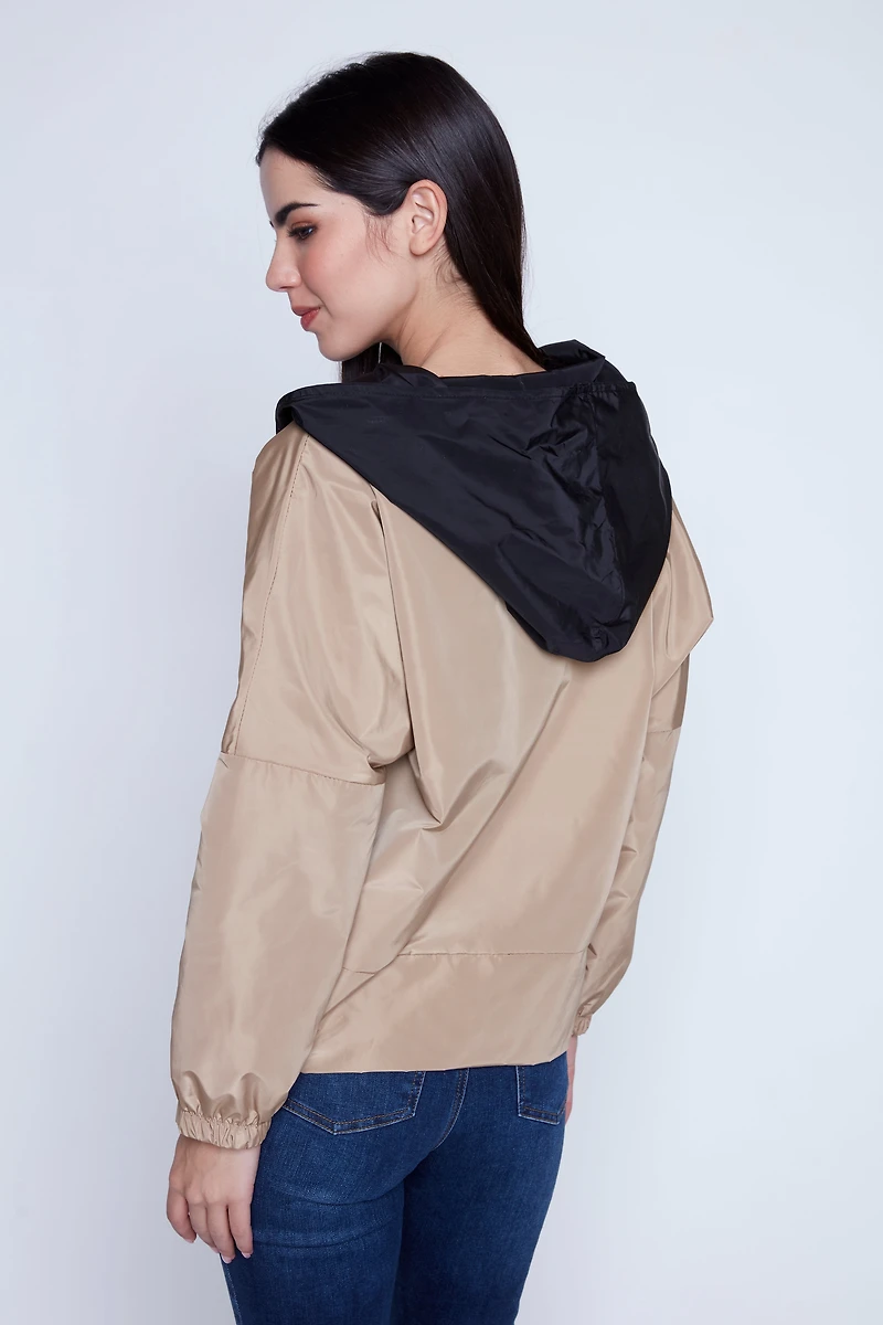 L'imperméable à fermeture éclair décentrée