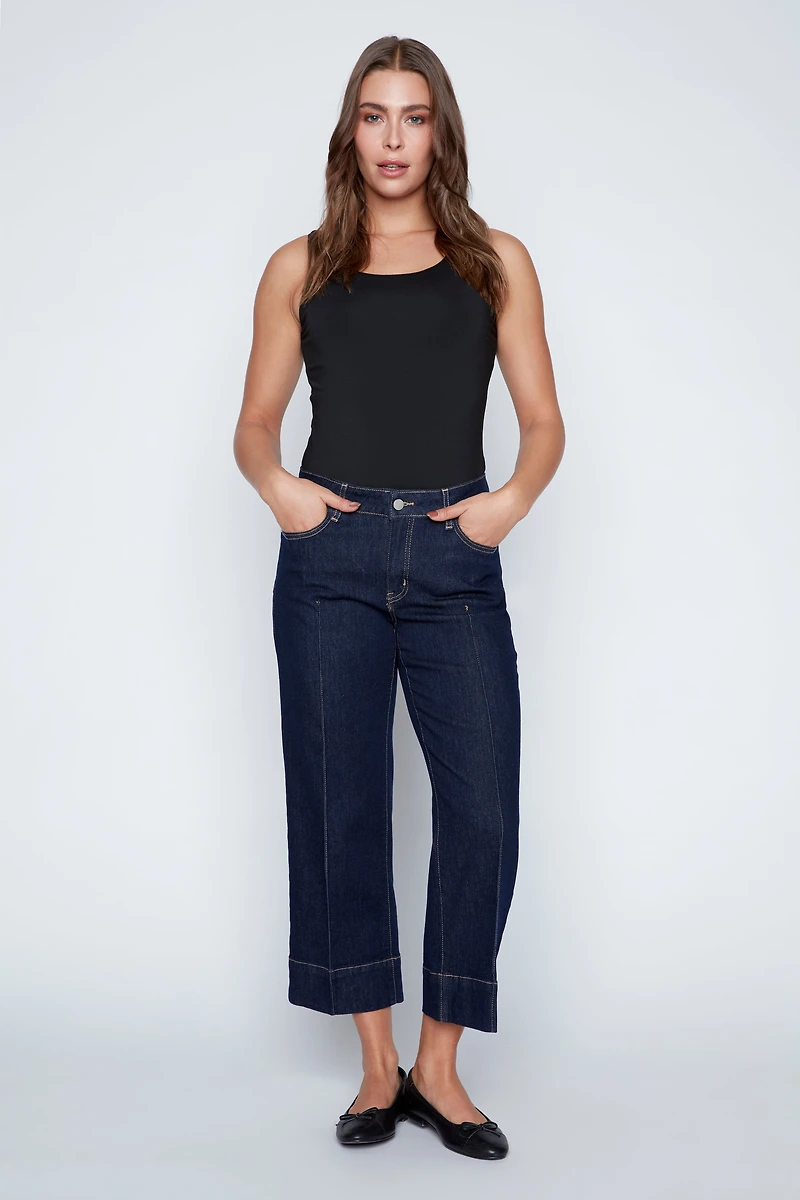 Le jean court à jambe droite