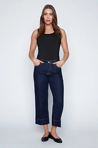 Le jean court à jambe droite