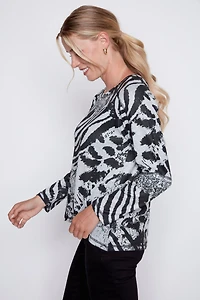Le haut à imprimé animalier avec ourlet asymétrique