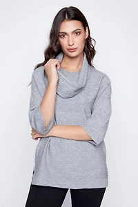 Le pull rayé avec écharpe amovible