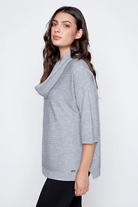 Le pull rayé avec écharpe amovible