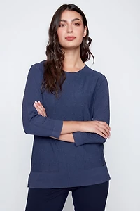 le pull uni avec détails surpiqués sur devant