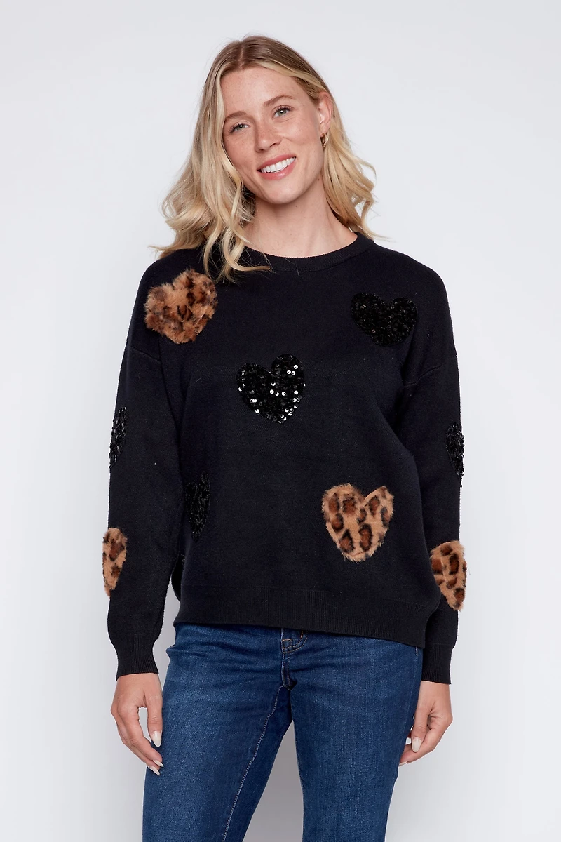 Le pull à motif cœurs animaux et paillettes