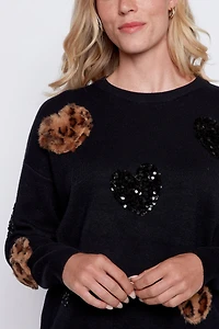 Le pull à motif cœurs animaux et paillettes