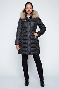 Le manteau matelassé à bordure en losanges