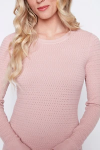 Le pull uni à mailles horizontales