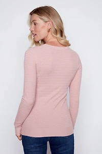 Le pull uni à mailles horizontales