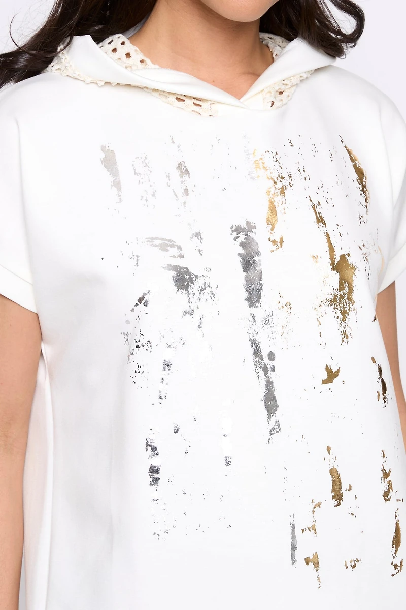 Le sweat à capuche impression métallisée