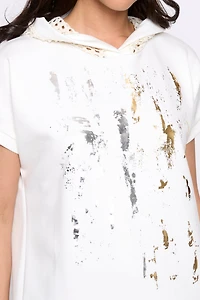 Le sweat à capuche impression métallisée