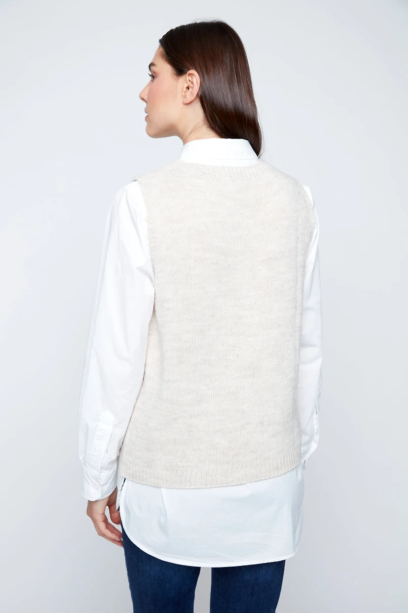 le gilet à boutons sur devant