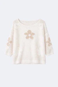 Le pull à imprimé fleurs dorées