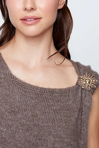 Short sleeve knit sweater with broach