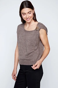 Short sleeve knit sweater with broach