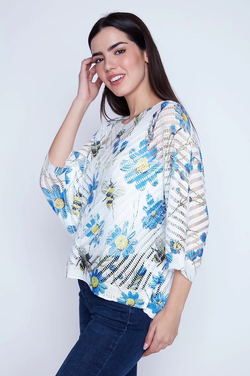 Le haut en crochet à imprimé abeilles et fleurs