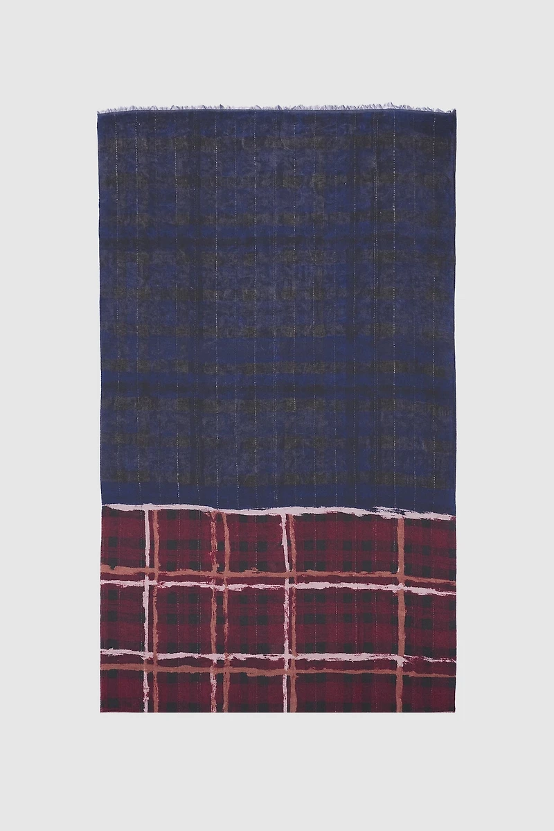 L'écharpe à imprimé écossais abstrait