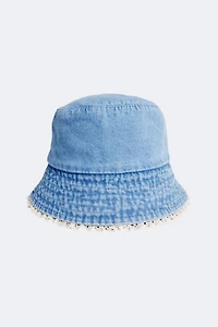 Le chapeau bob à bordure en dentelle