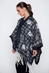 La cape à carreaux avec motif de roses