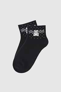 Les chaussettes brodées de perles et d'ourson en peluche