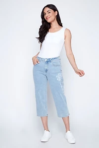 Le capri en denim à appliques de feuilles