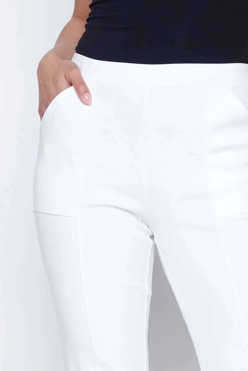 Le capri en coton à jambes étroite