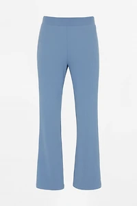 Le pantalon en tricot scuba à jambe semi-évasée
