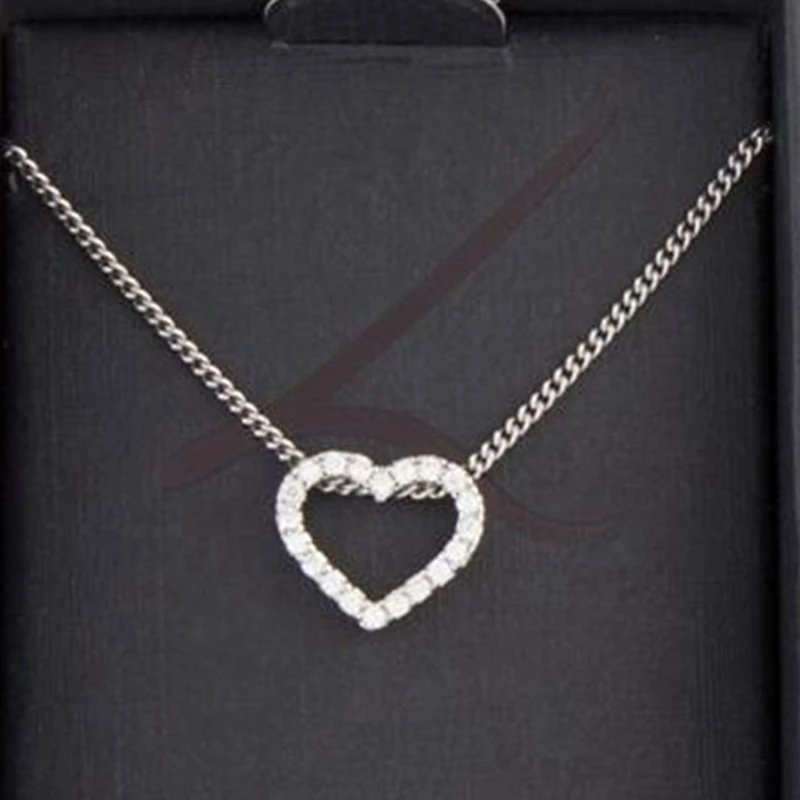 Collier pendentif à cœur ouvert pavé