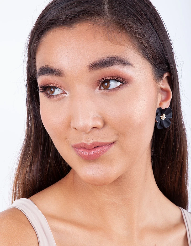 Boucles d’oreilles en fleur de perle noire