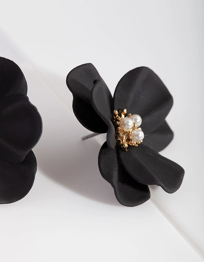 Black Pearl Flower Stud Earrings