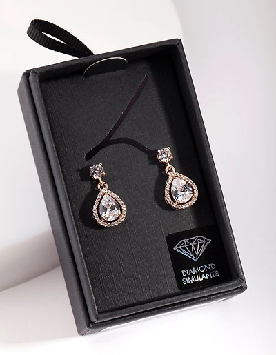 Boucles d’oreilles en forme de poire simulant le diamant encerclées