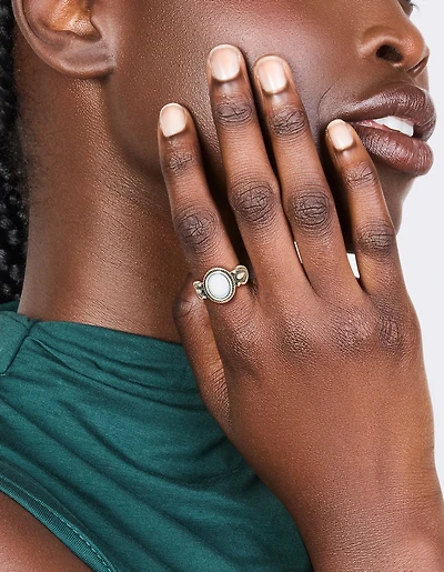 Bague ovale antique en pierre de lune argent