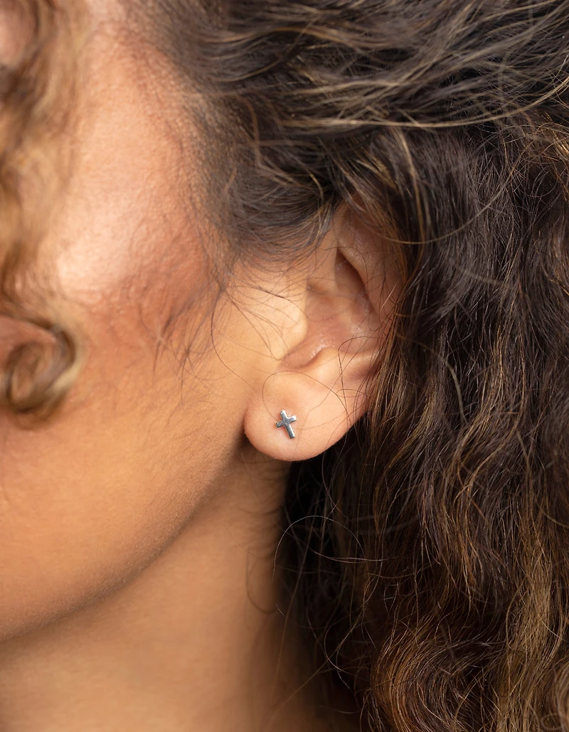 Boucles d'oreilles puces-croix en argent sterling