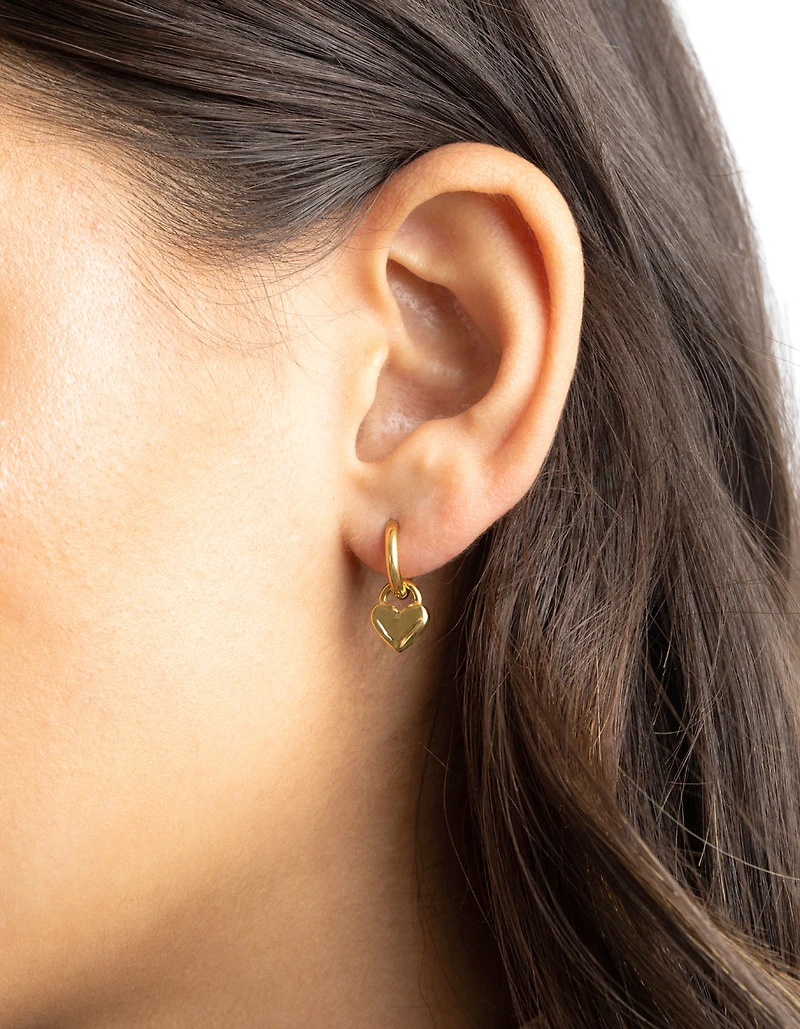 Boucles d’oreilles Huggie Huggie en acier chirurgical en acier doré