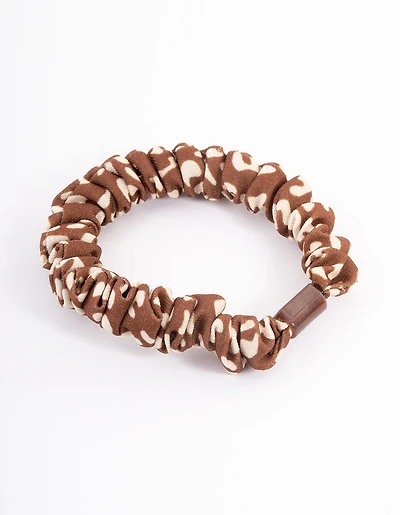 Scrunchie mince à pince en tissu brun