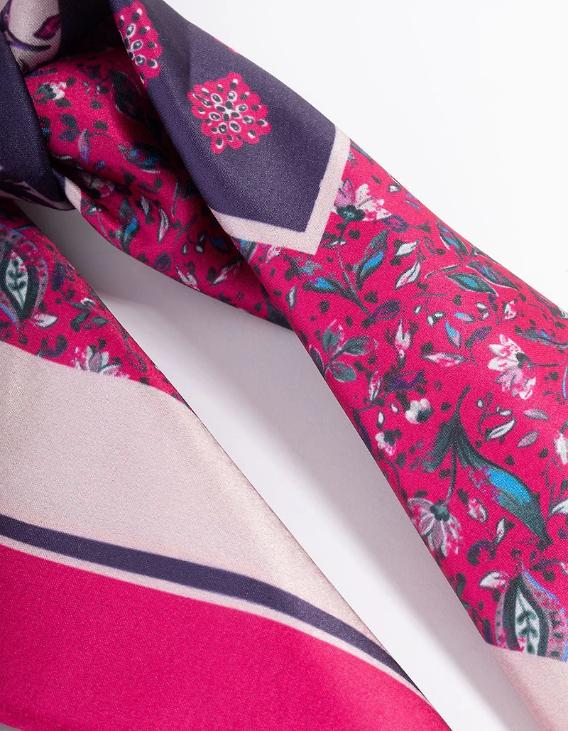 Foulard à imprimé floral en tissu rose en tons mixtes