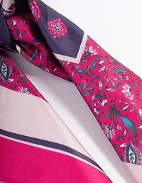 Foulard à imprimé floral en tissu rose en tons mixtes