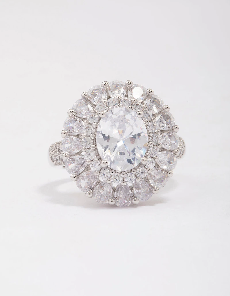 Anneau à cocktail ovale cubique argenté et brillant en zircone