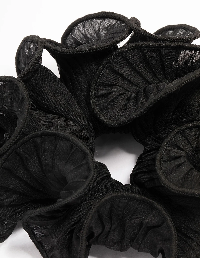 Scrunchie en tissu noir froissé