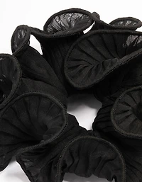 Scrunchie en tissu noir froissé